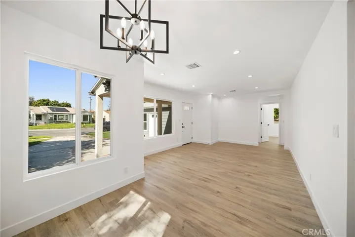 6714 Jellico, Lake Balboa, California 91406