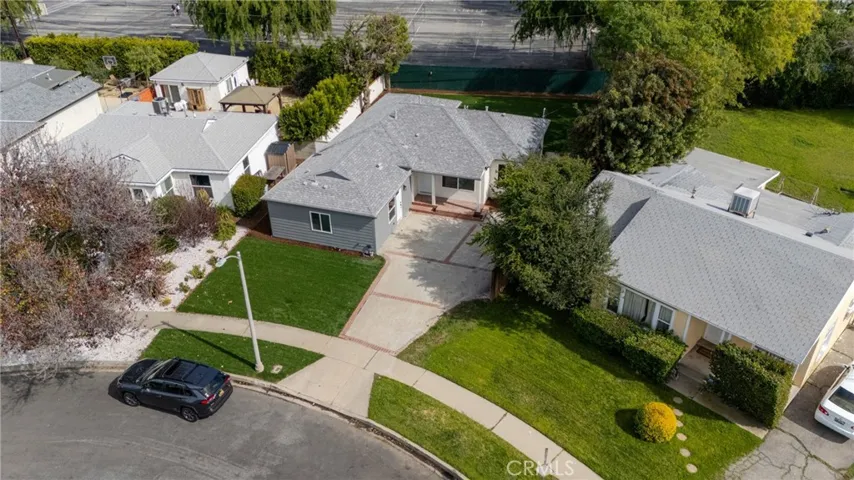 6714 Jellico, Lake Balboa, California 91406