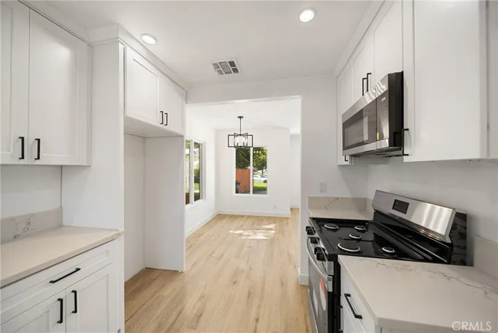 6714 Jellico, Lake Balboa, California 91406