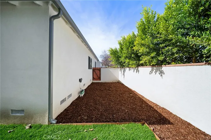 6714 Jellico, Lake Balboa, California 91406