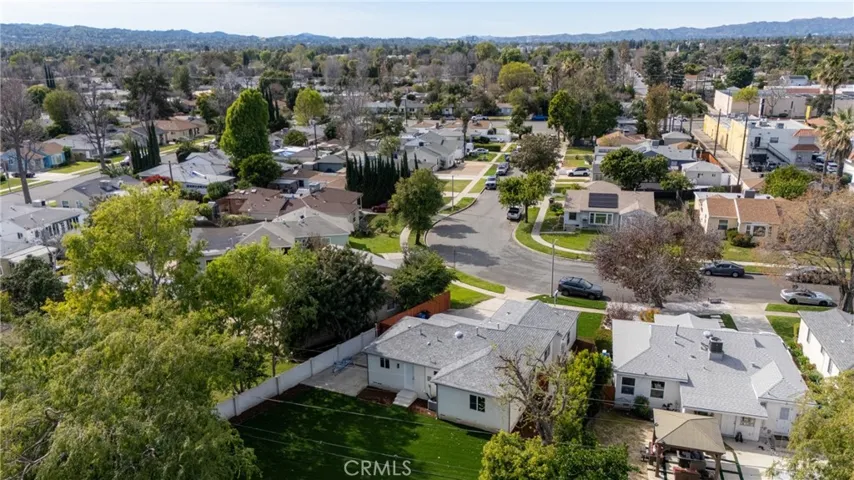 6714 Jellico, Lake Balboa, California 91406