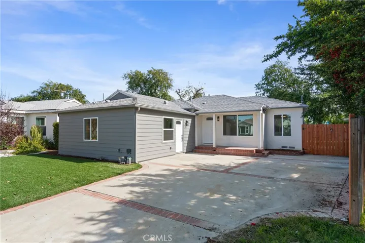 6714 Jellico, Lake Balboa, California 91406