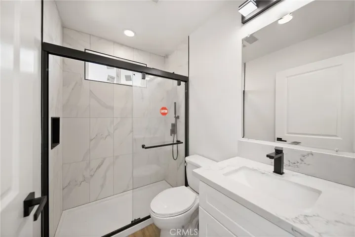 6714 Jellico, Lake Balboa, California 91406