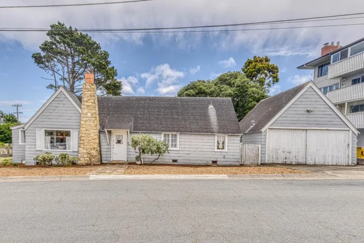 195 Cedar Street, Pacific Grove, California 93950