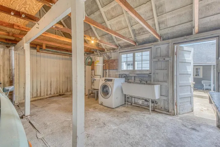 195 Cedar Street, Pacific Grove, California 93950