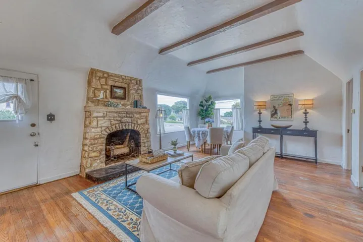 195 Cedar Street, Pacific Grove, California 93950