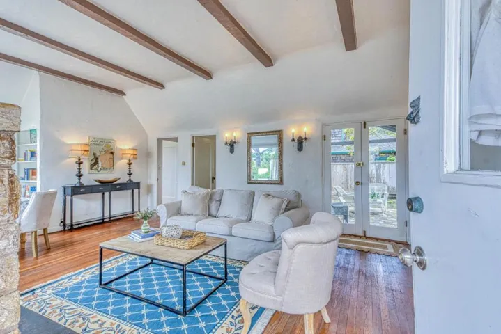 195 Cedar Street, Pacific Grove, California 93950