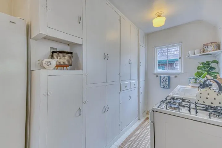 195 Cedar Street, Pacific Grove, California 93950