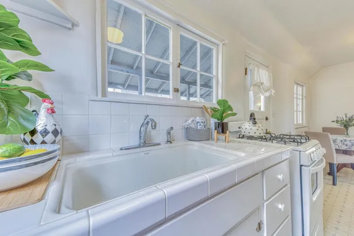 195 Cedar Street, Pacific Grove, California 93950