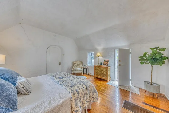 195 Cedar Street, Pacific Grove, California 93950