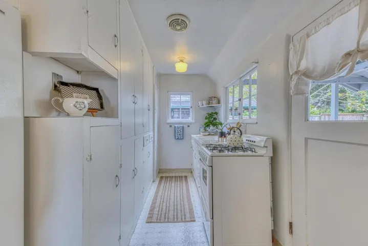 195 Cedar Street, Pacific Grove, California 93950