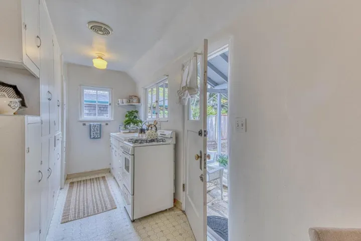 195 Cedar Street, Pacific Grove, California 93950