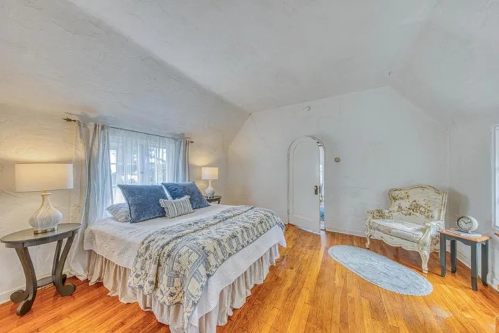 195 Cedar Street, Pacific Grove, California 93950