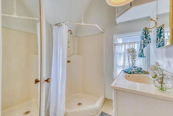 195 Cedar Street, Pacific Grove, California 93950