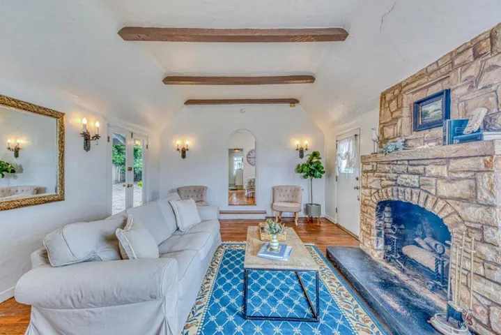 195 Cedar Street, Pacific Grove, California 93950