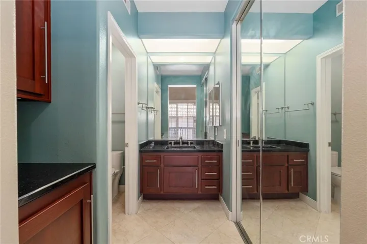 Master Bedroom-Vanity