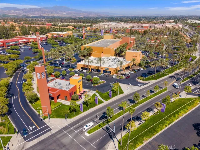 Walkable distance to Shopping