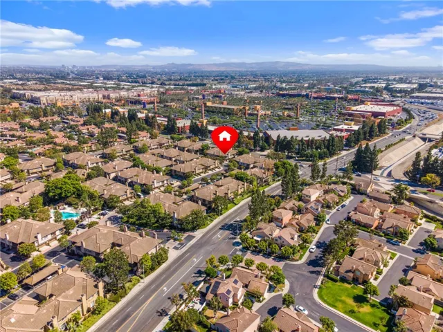 Walkable distance to highly rated schools and Market Place