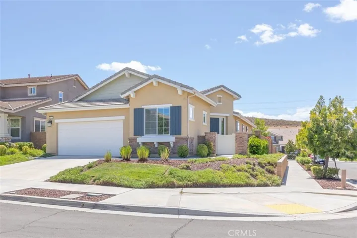 Beautiful E-efficient Solar Home with Great Curb Appeal!
