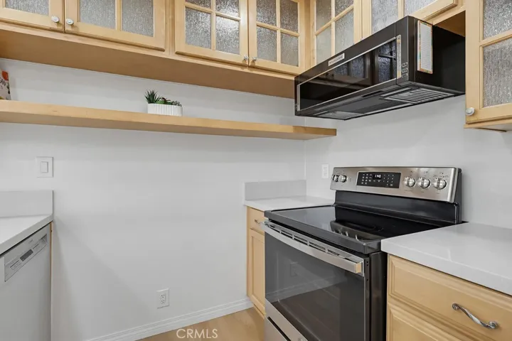 Floating shelve.