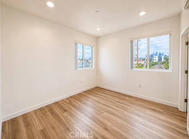 1127 S Kingsley 1/2, Los Angeles, California 90006