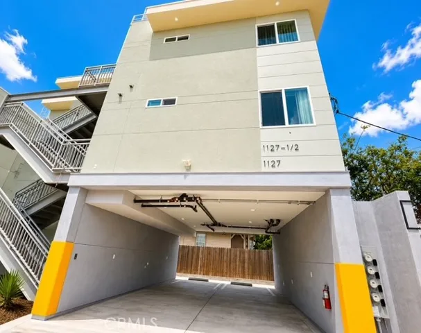 1127 S Kingsley 1/2, Los Angeles, California 90006