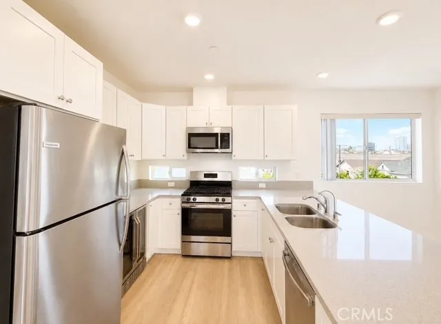 1127 S Kingsley 1/2, Los Angeles, California 90006