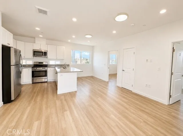 1127 S Kingsley 1/2, Los Angeles, California 90006