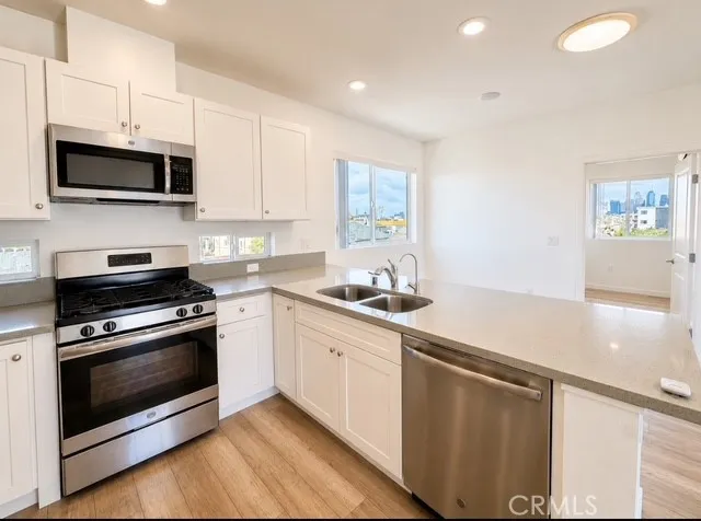 1127 S Kingsley 1/2, Los Angeles, California 90006