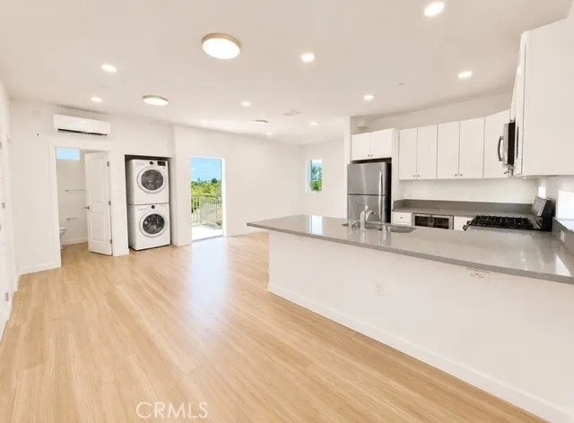 1127 S Kingsley 1/2, Los Angeles, California 90006