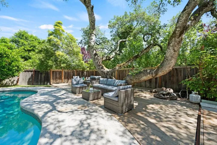 220 Robin Road, Hillsborough, California 94010