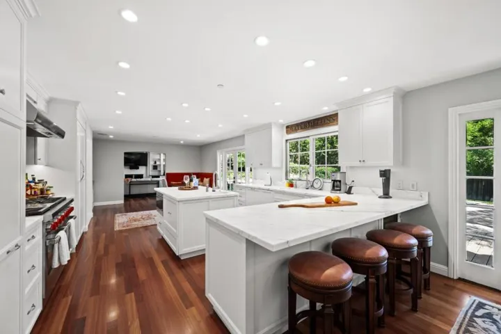 220 Robin Road, Hillsborough, California 94010