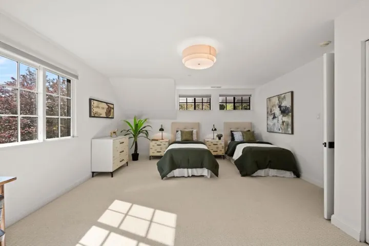 220 Robin Road, Hillsborough, California 94010