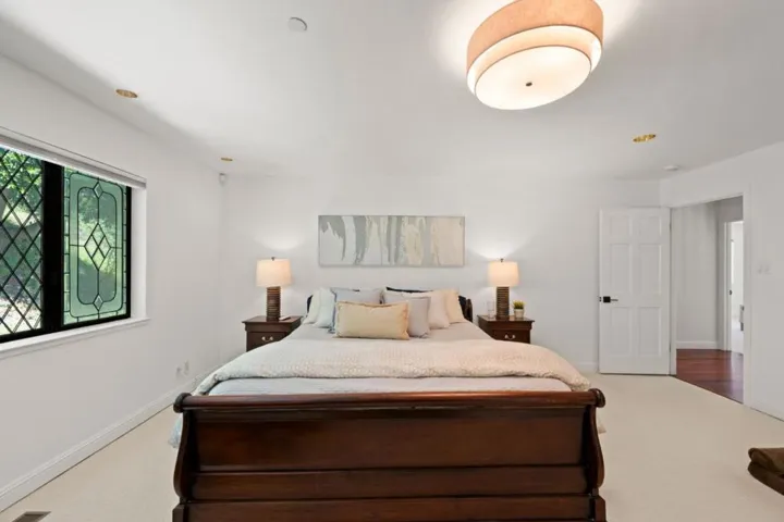 220 Robin Road, Hillsborough, California 94010