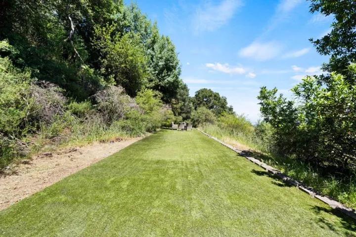 220 Robin Road, Hillsborough, California 94010