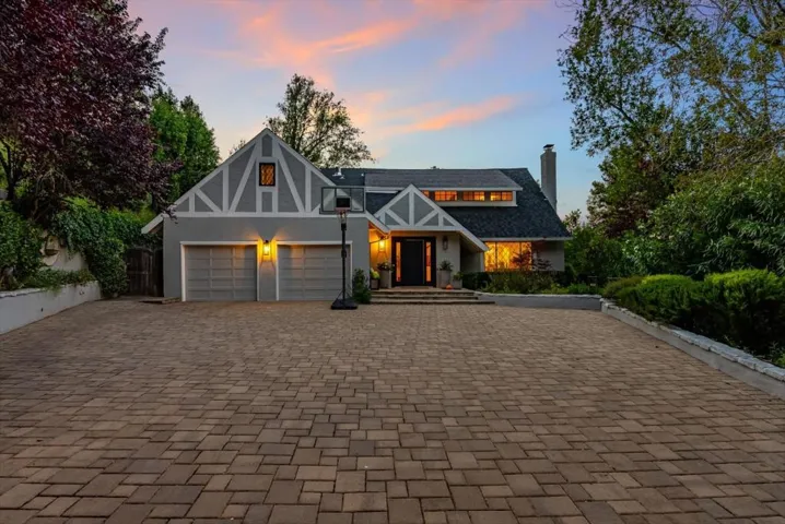 220 Robin Road, Hillsborough, California 94010