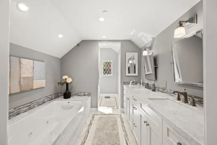220 Robin Road, Hillsborough, California 94010