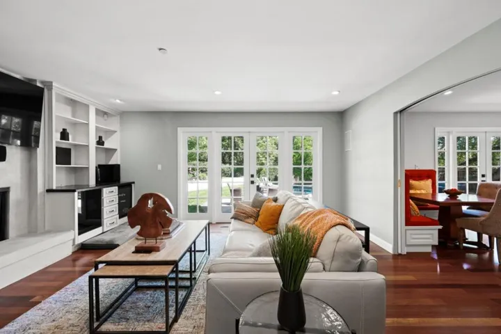 220 Robin Road, Hillsborough, California 94010