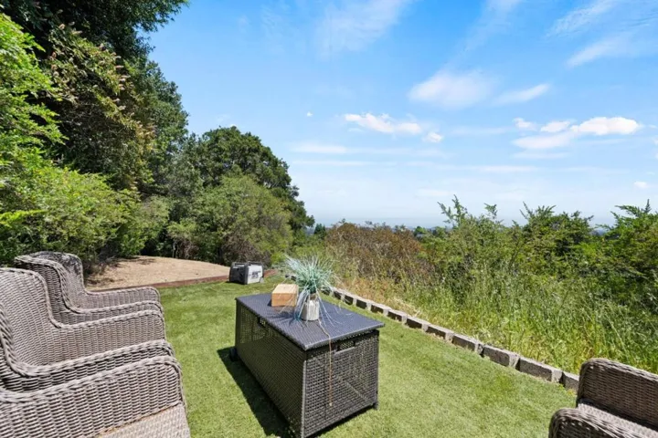 220 Robin Road, Hillsborough, California 94010