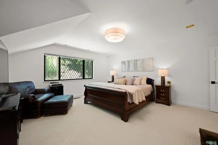 220 Robin Road, Hillsborough, California 94010