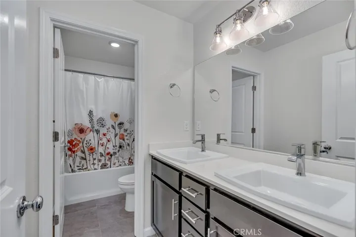 upstairs hall bathroom