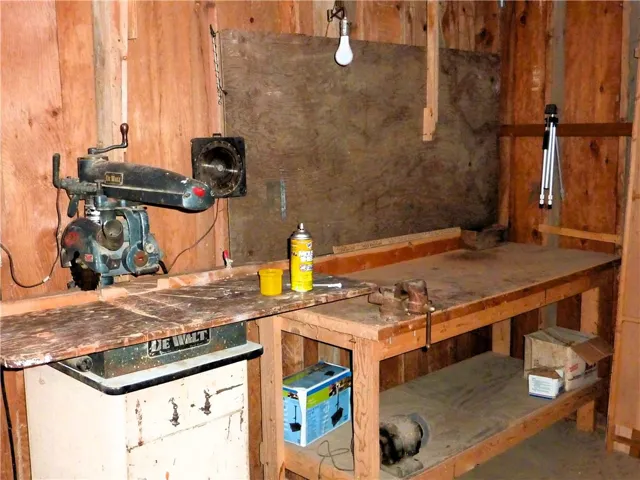 Nice work bench in the build up area.