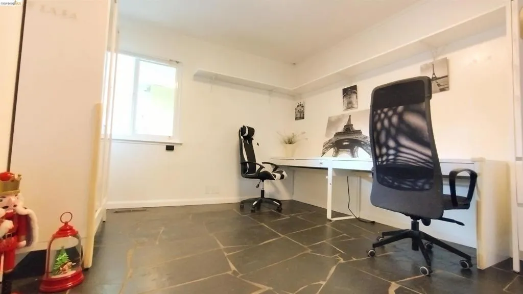 Office with baseboards