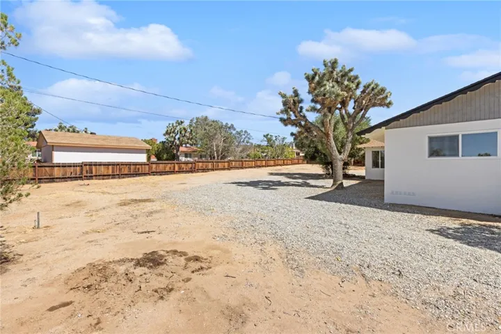 7645 Hilton Avenue, Yucca Valley, California 92284