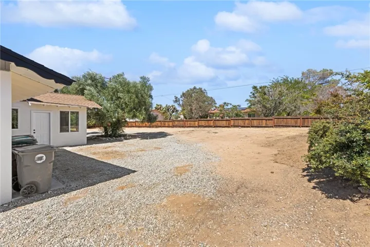 7645 Hilton Avenue, Yucca Valley, California 92284