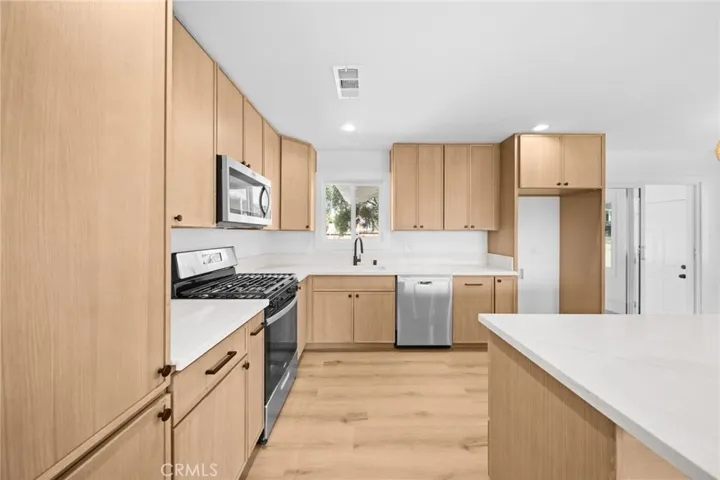 7645 Hilton Avenue, Yucca Valley, California 92284