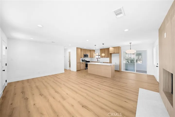 7645 Hilton Avenue, Yucca Valley, California 92284