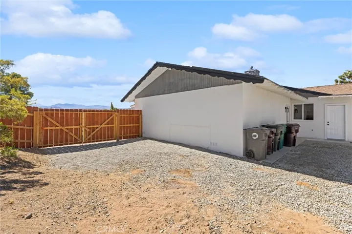 7645 Hilton Avenue, Yucca Valley, California 92284
