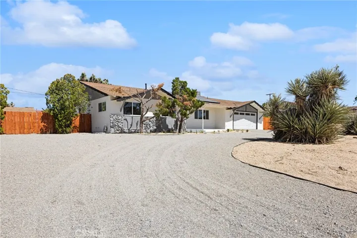 7645 Hilton Avenue, Yucca Valley, California 92284