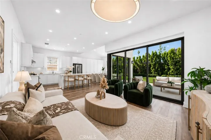 162 Winnett, Irvine, California 92602